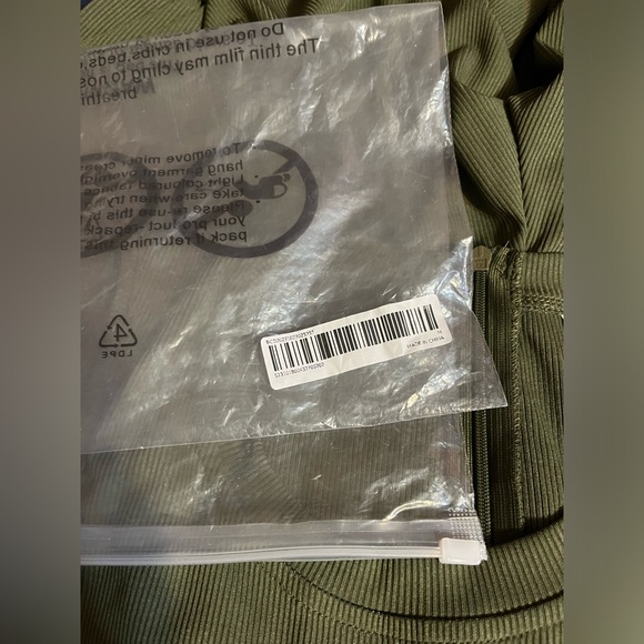 Olive Green Women’s Wide Leg Flowy Back Zip Jumpsuit With Pockets Size M NWT’s - Picture 7 of 8